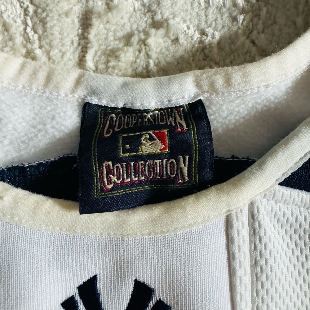 Vintage NY Yankees Majestic White Long Sleeve Shirt. Cooperstown - Picture 5 of 6